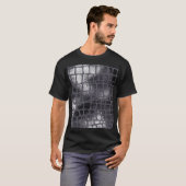 Metallische schwarze Schlangenhaut: Elegante Textu T-Shirt (Vorne ganz)
