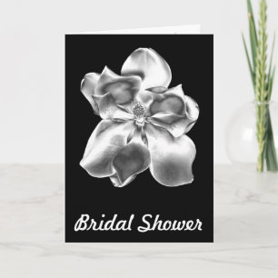 Metallische Silver Magnolia-Blume auf einem Brautp Einladung