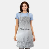 Metallisches Platin-Monogramm-Silber-Drift-Glitzer Schürze (Getragen)