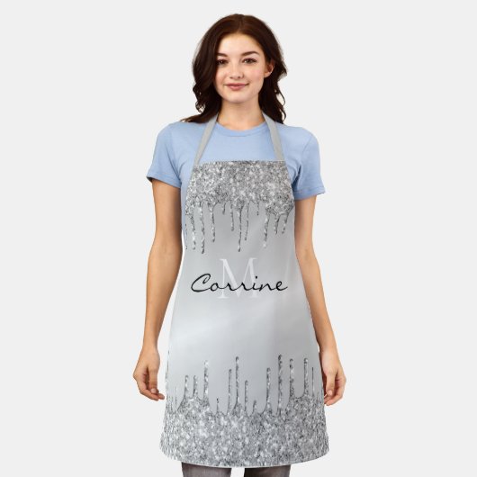 Metallisches Platin-Monogramm-Silber-Drift-Glitzer Schürze (Getragen)