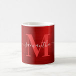 Metallisches Rotes Signaturmonogramm Kaffeetasse<br><div class="desc">Erstellen Sie Ihren eigenen personalisierten gürtlichen Namen und eine mit Monogramm Kaffeetasse für eine Brautjungfrau. Die rote Imitat-Metallic-Folie der digitalen Kunst druckt wie ein Foto. Das zeitgenössische Rot-Weiß-Monogramm mit elegantem Kalligraphiedesign kann individuell gestaltet werden.</div>