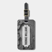 Metallmarke auf rustikalem Gestein Gepäckanhänger (Vorderseite vertikal)