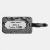 Metallmarke auf rustikalem Gestein Gepäckanhänger (Rückseite horizontal)