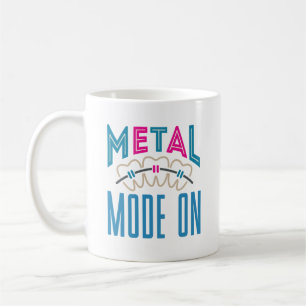 Metallmodus auf den Zahnorthopäden-Zahnspangen Kaffeetasse