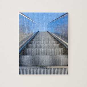 Metallrolltreppe draußen mit blauem sky.JPG Puzzle