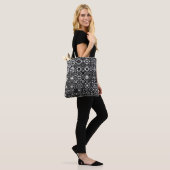 Metamorphose Medallion Muster Schwarz-Weiß Tasche (Am Model)