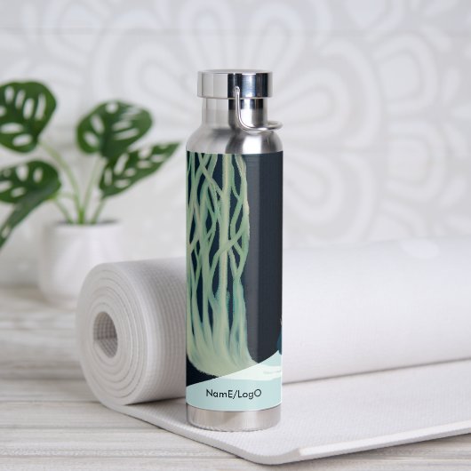 Metapher_7_ein Mädchen im Wald Trinkflasche (Yoga)