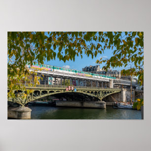 Metro auf der Brücke Bir-Hakeim - Paris, Frankreic Poster