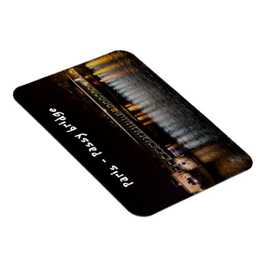 Metro crossing Bir-Hakeim bridge at night Magnet (Rechte Seite)