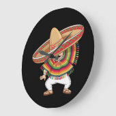 Mexican Boy Dabbing Poncho Cinco de Mayo Große Wanduhr (Winkel)