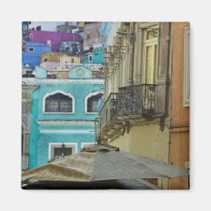 Mexico, Guanajuato. Dicht gepackte Auswahl an Magnet