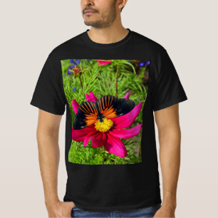 Mexikanische Asterblume mit Doris Longwing Schmett T-Shirt