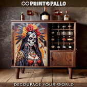 mexikanischer Santa Muerte mit Blume geschmückt Seidenpapier