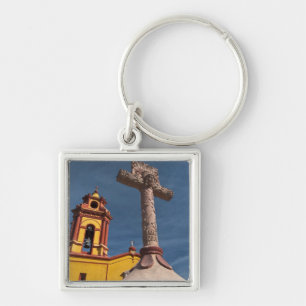 Mexiko, Bernal. Blick auf Iglesia de San Sebastian Schlüsselanhänger