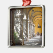 Mexiko, Guanajuato Staat, San Miguel de Allende. Silbernes Ornament (Links)