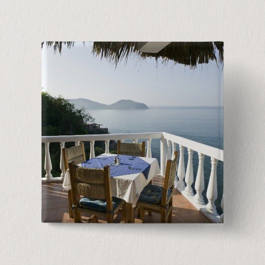 Mexiko, Guerrero, Zihuatanejo. Café Table over Button (Vorderseite)