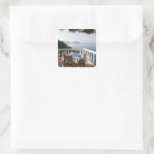 Mexiko, Guerrero, Zihuatanejo. Café Table over Quadratischer Aufkleber (Tasche)