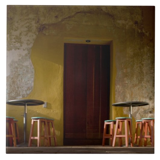 Mexiko, Oaxaca, Nachmittagssonnenlichtbalkon von Fliese (Vorderseite)