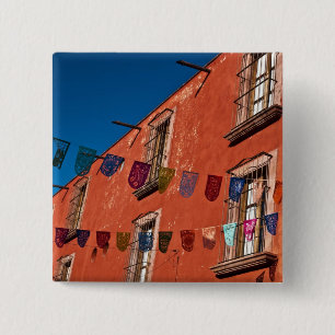Mexiko, San Miguel de Allende. Farbige Banner Button