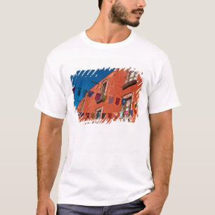 Mexiko, San Miguel de Allende. Farbige Banner T-Shirt