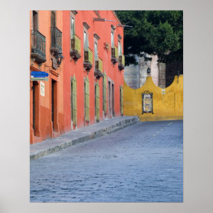 Mexiko, San Miguel de Allende, Häuser entlang Poster