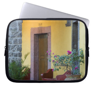 Mexiko, San Miguel de Allende, Torbogen-Eingang Laptopschutzhülle