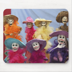 Mexiko. Skelettierte Catrinas, feiernde Figuren Mousepad