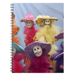 Mexiko. Skelettierte Catrinas, feiernde Figuren Notizblock