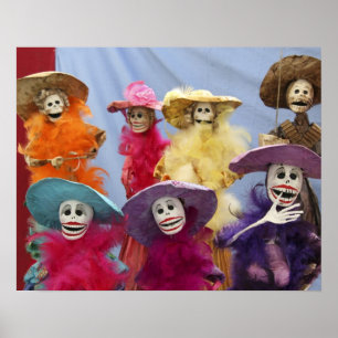 Mexiko. Skelettierte Catrinas, feiernde Figuren Poster