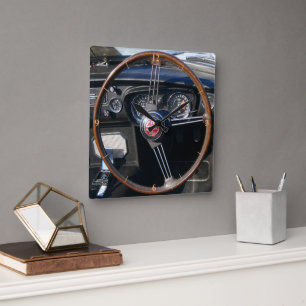 MGC Oldtimer-Britischer Sportwagen. Quadratische Wanduhr