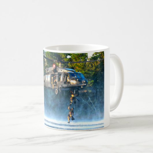 MH-60 M SCHWARZE HAWK KAFFEETASSE (VorderseiteRechts)