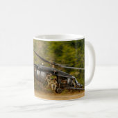 MH-60 M SCHWARZE HAWK KAFFEETASSE (VorderseiteRechts)