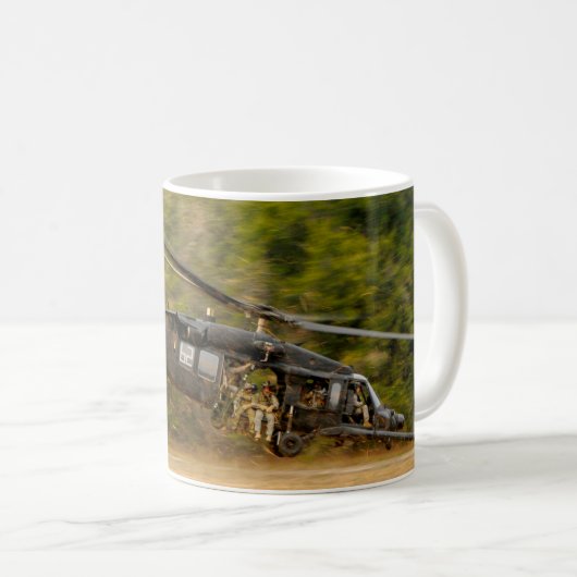 MH-60 M SCHWARZE HAWK KAFFEETASSE (VorderseiteRechts)