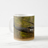 MH-60 M SCHWARZE HAWK KAFFEETASSE (Vorderseite Links)