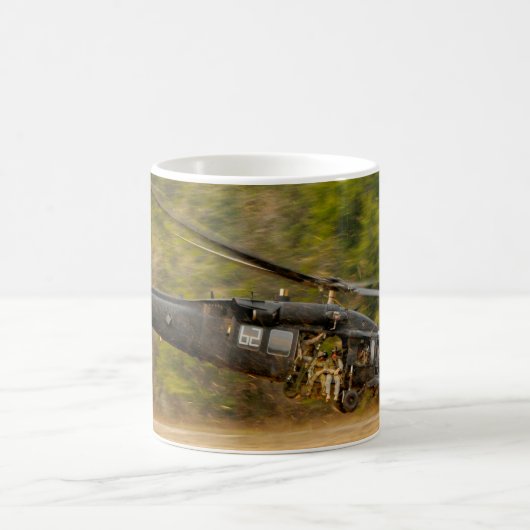 MH-60 M SCHWARZE HAWK KAFFEETASSE (Mittel)