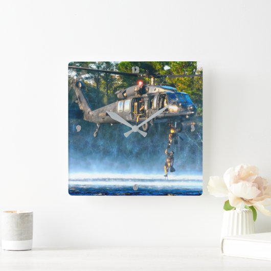 MH-60 M SCHWARZE HAWK QUADRATISCHE WANDUHR (Zuhause)