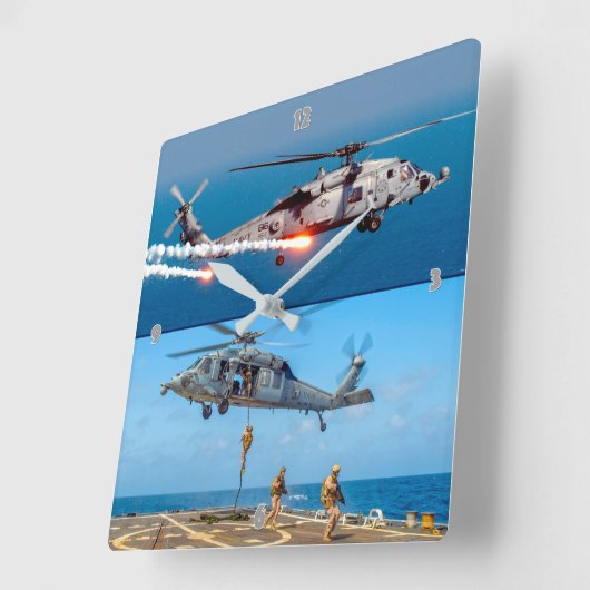 MH-60er SEAHAWK Quadratische Wanduhr (Winkel)