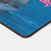 MH-65D DOLPHIN und USCGC EAGLE Schreibtischunterlage (Ecke)