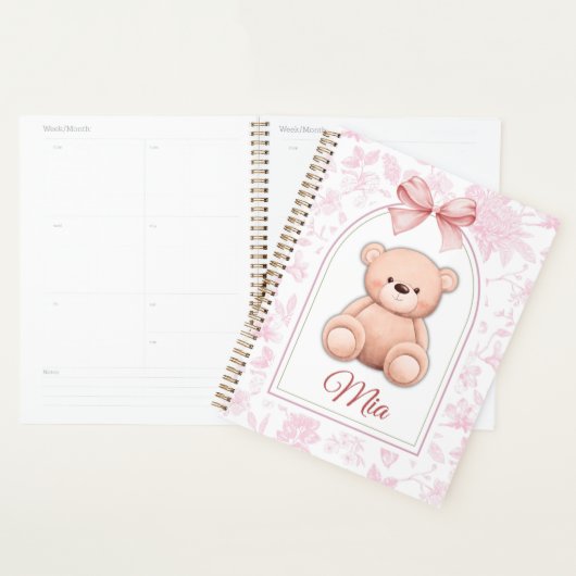 Mia | Benutzerdefiniertes rosa Teddy-Bär-Kinderzim Planer (Anzeige)