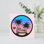 Miami Beach Blue und Pink Palm Trees Einladung (Stehend Vorderseite)