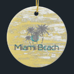 Miami Beach, Florida, Palmen, Grunge Cool Keramik Ornament<br><div class="desc">Diese Abbildung "Miami Beach,  Florida Gray Palms on gelb grunge Hintergrund" sieht cool auf T - Shirt,  iPhone Gehäuse und mehr Produkte. Design von Inge Lewis. Ein Geschenk oder ein Souvenir für alle,  die South Beach Lieben. Weitere passende Artikel finden Sie im ingeinc.com Store</div>