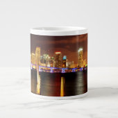 Miami-Skyline nachts, Florida Jumbo-Tasse (Vorderseite)