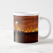 Miami-Skyline nachts, Florida Jumbo-Tasse (Rechts)