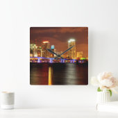 Miami-Skyline nachts, Florida Quadratische Wanduhr (Zuhause)