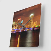 Miami-Skyline nachts, Florida Quadratische Wanduhr (Winkel)