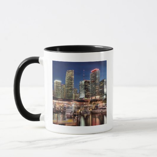 Miami-Skylinestadt in Florida Tasse (Links)