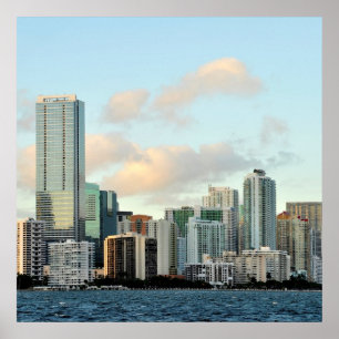 Miami-Wolkenkratzer gegen breiten klaren Himmel Poster