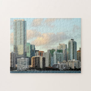 Miami-Wolkenkratzer gegen breiten klaren Himmel Puzzle