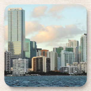 Miami-Wolkenkratzer gegen breiten klaren Himmel Untersetzer