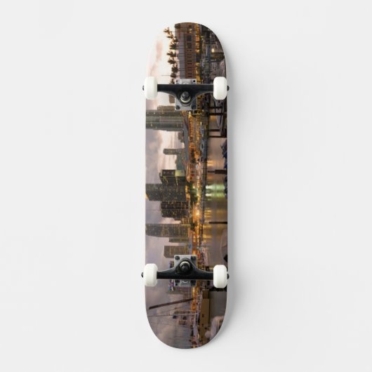 MiamifinanzSkyline an der Dämmerung Skateboard (Vorderseite)